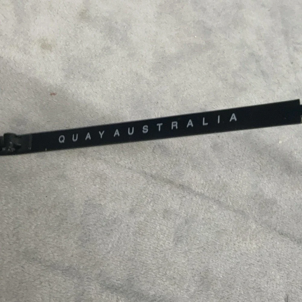 Quay Australia Sunglasses Womens Black Aviator Vivienne 126 Gray Lens Metal